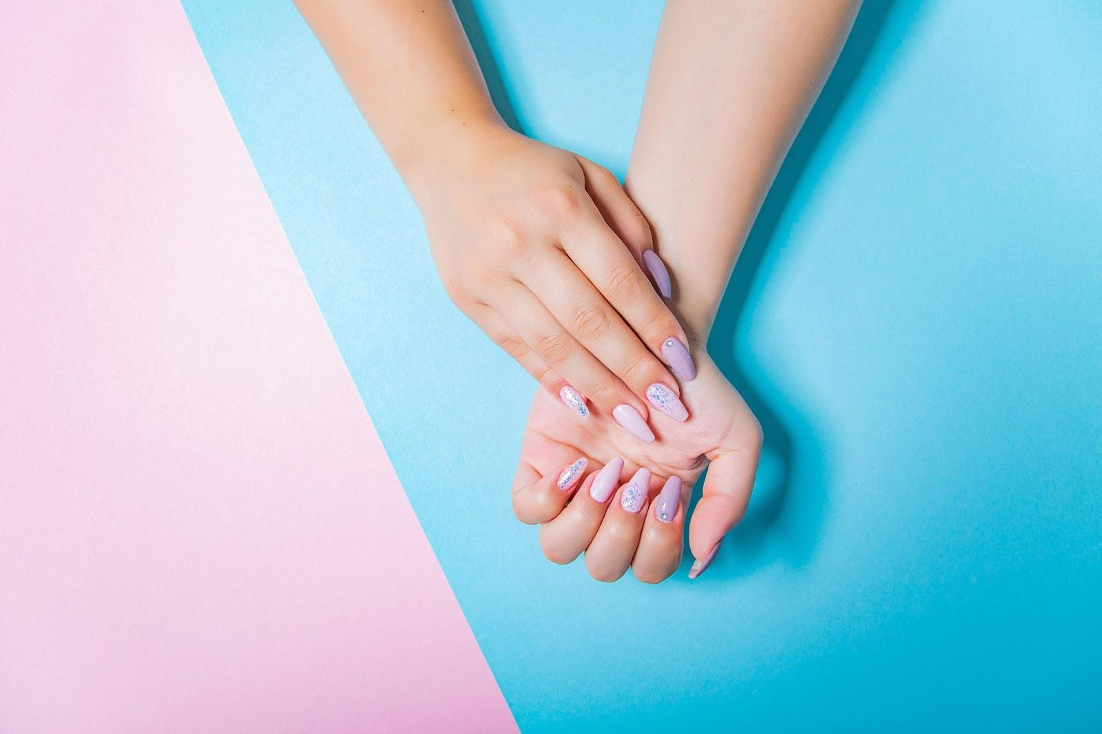 ネイルスクールに通うメリット・デメリット