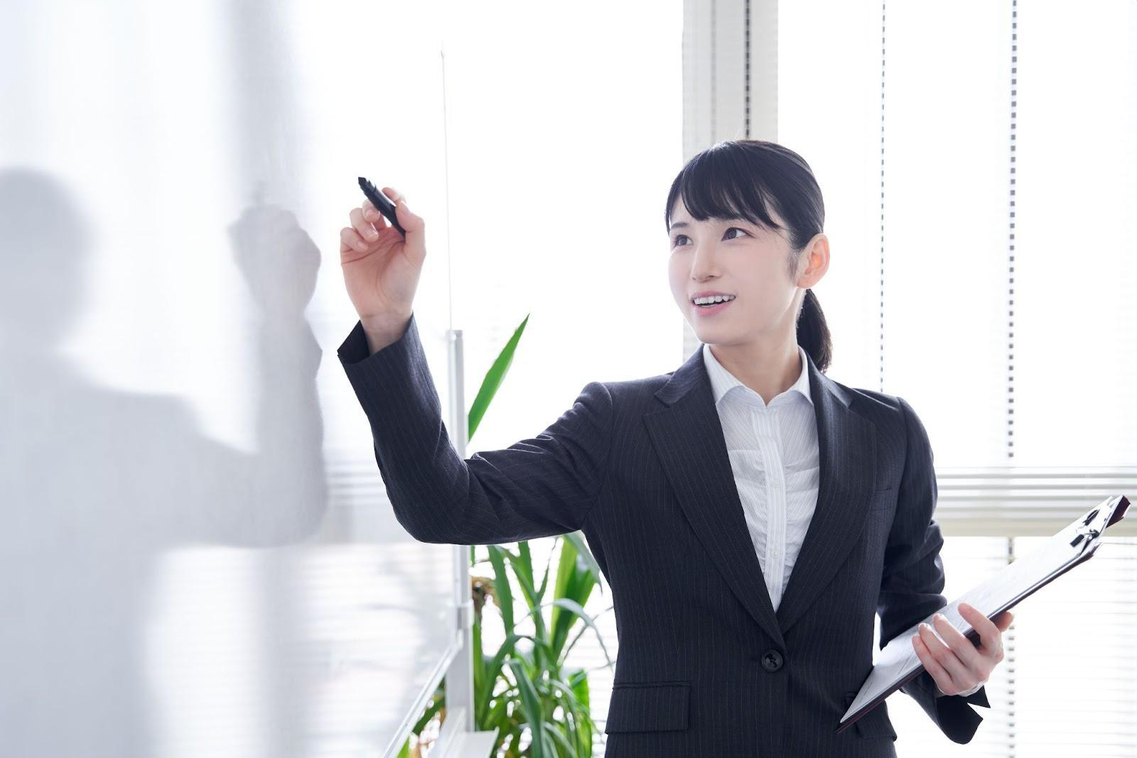 ネイル認定講師とは？